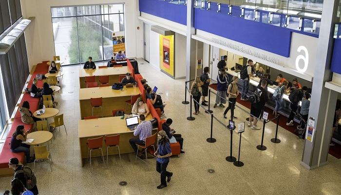 Students lined up at Financial Aid counter in lobby of JSSB.