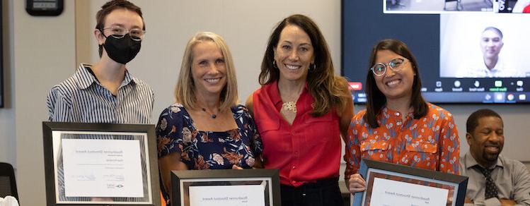 From left: 凯特琳Hoppel; Janine Davidson, Ph.D.; 安·戴克博士.D.; Rae理查兹